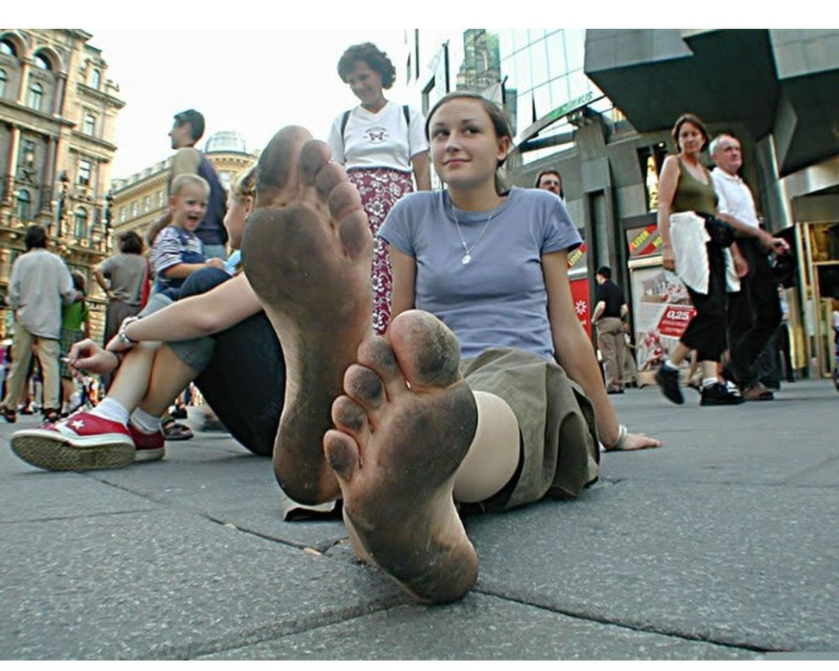 Best of Woman barefoot in public