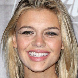 barney james recommends kelly rohrbach boobpedia pic