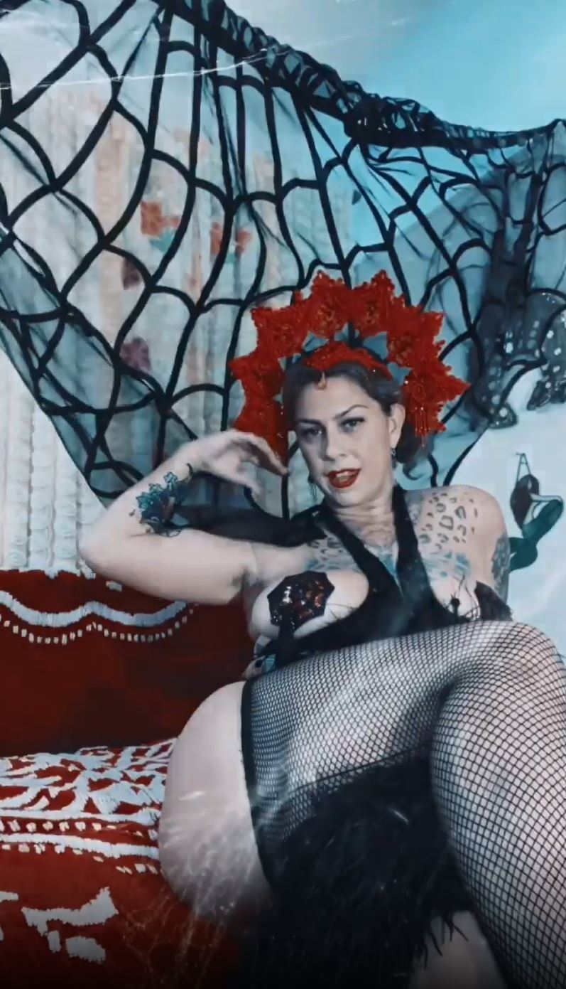 colleen fitzsimmons recommends Dannie Diesel Burlesque Video