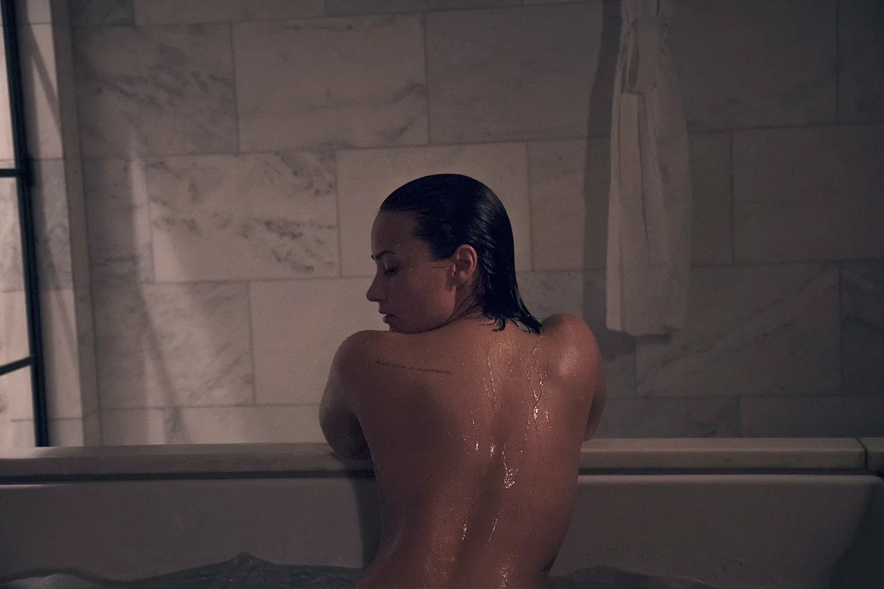 Demi Lovato Nude download scene