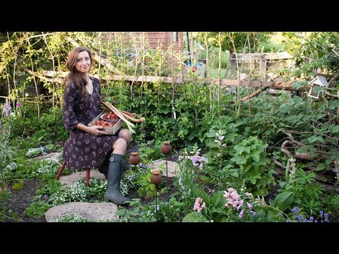 downblouse in the garden