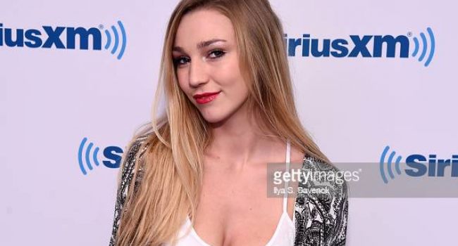 amber buckland recommends kendra sunderland bra size pic