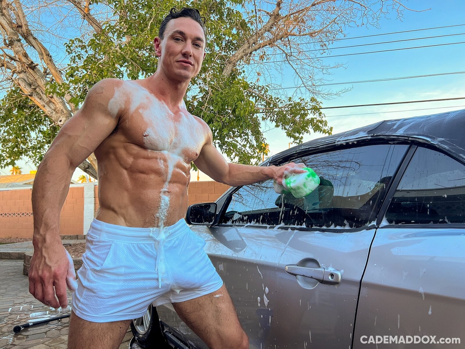dini fitriani share naked men car wash photos