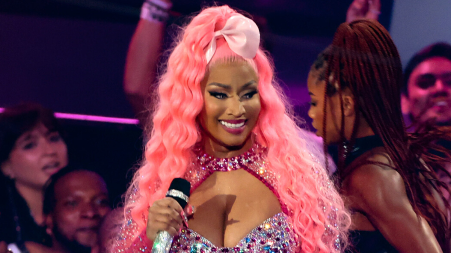 ali menchaca recommends cardi b nicki minaj wannabe pic