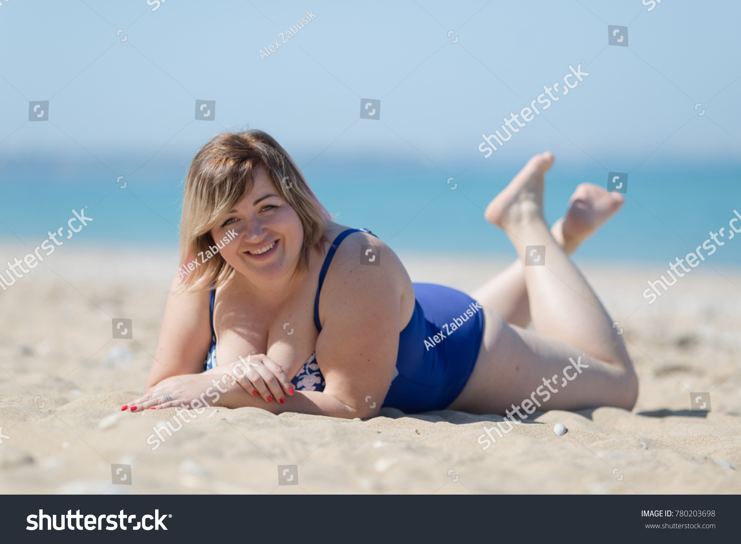 Overweight Girl In Bikini seitliche sexstellung