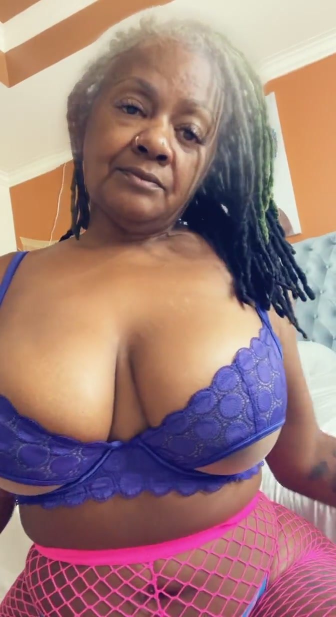 bull run add photo eating ebony granny pussy