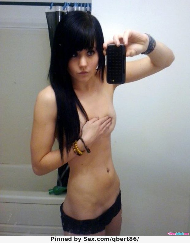 Small Tits Selfie noveller real