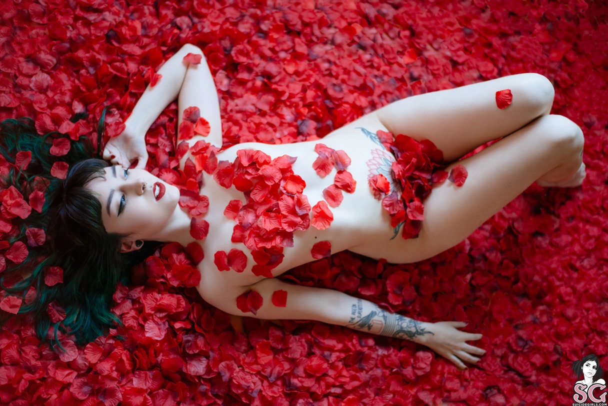 daksha vyas recommends american beauty nude pic