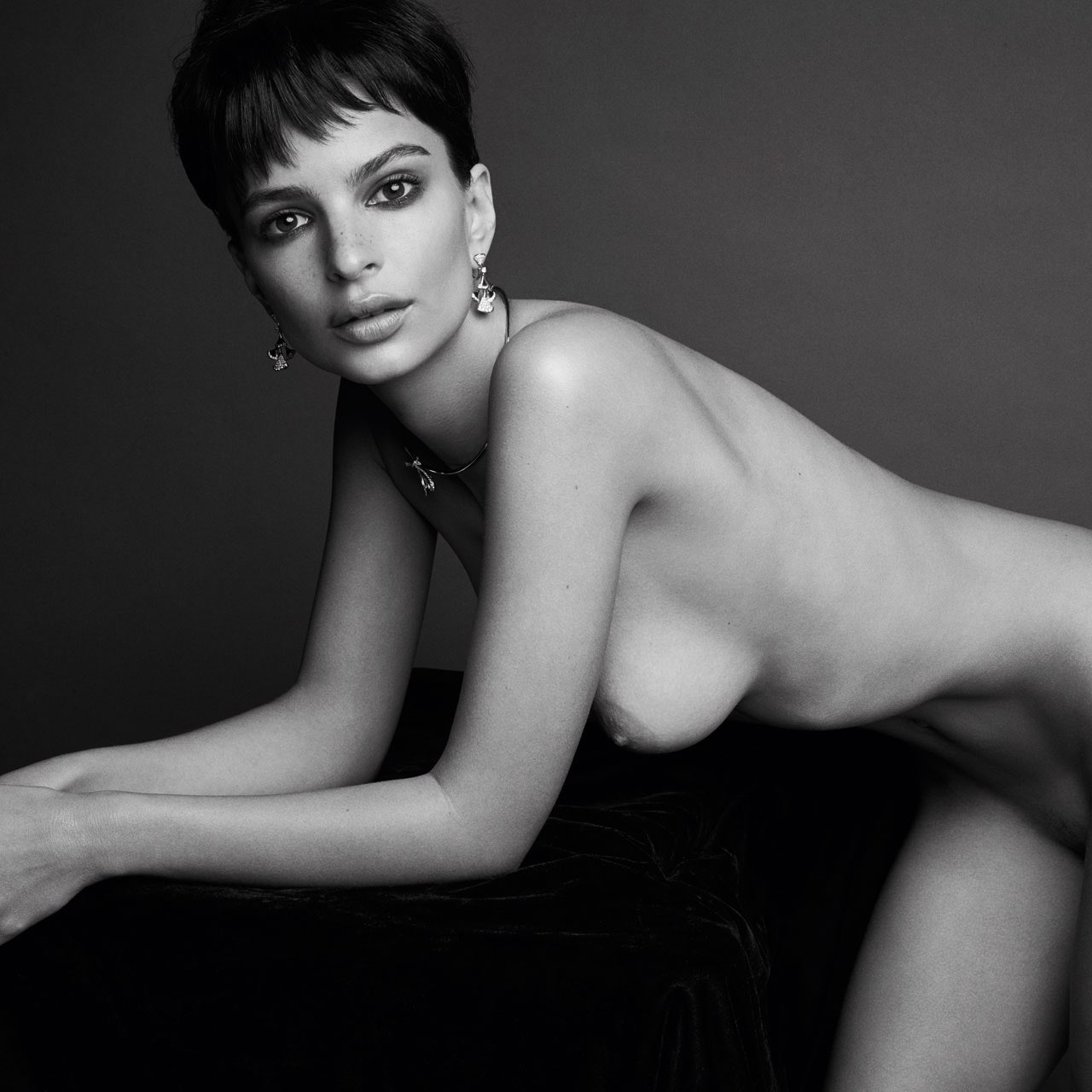 Emily Ratajkowski Topless Photos explosion gifs