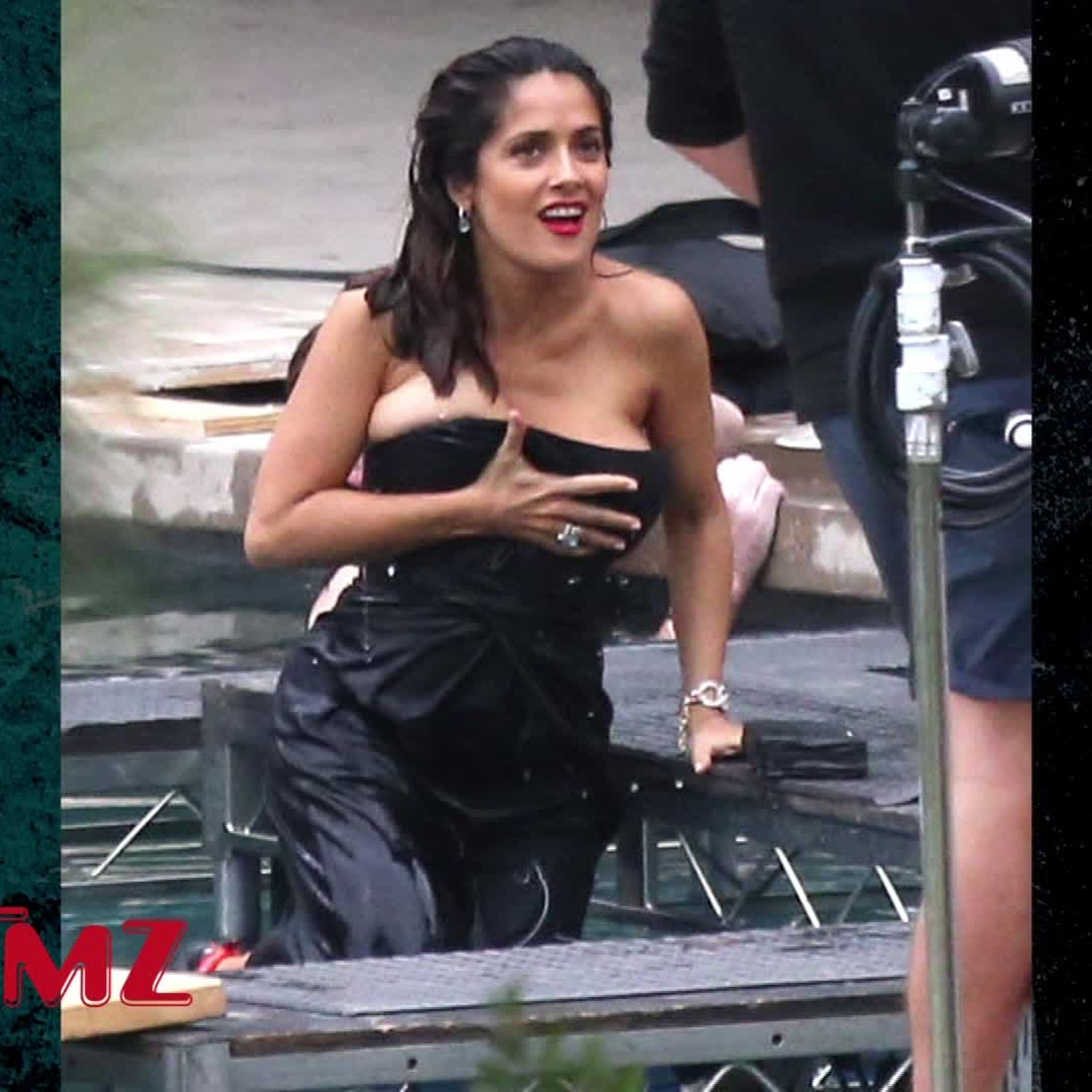 casey g williams recommends salma hayek huge tits pic