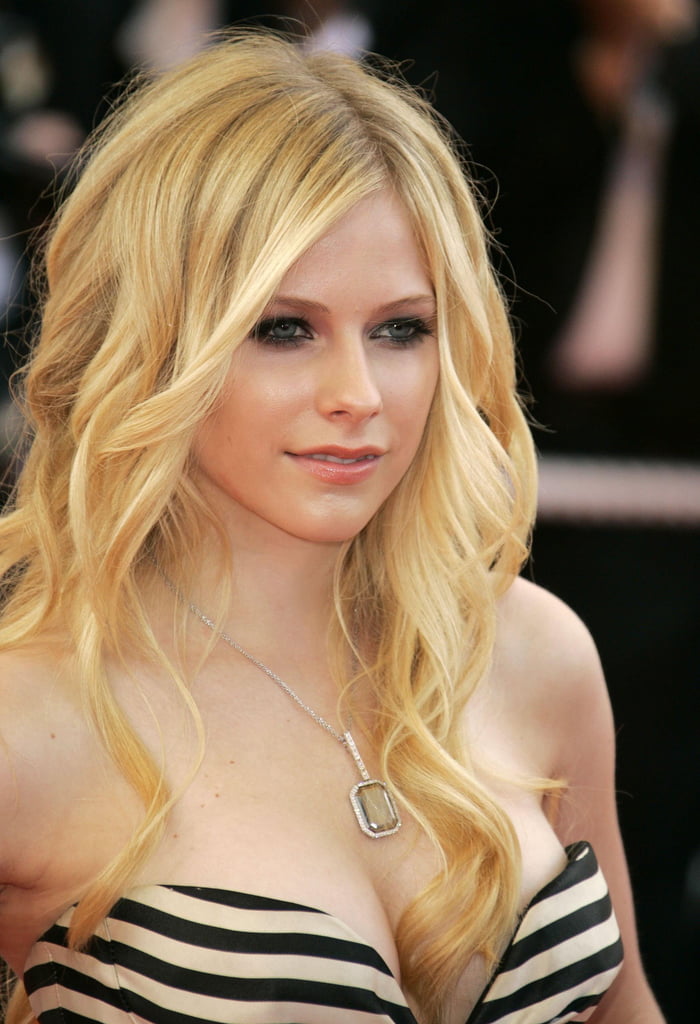 bong uson recommends Avril Lavigne Boobs