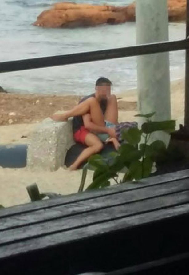 Couple Caught On Beach orgasms free