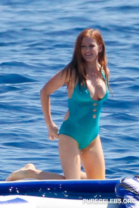 doreen dastar recommends isla fisher topless pic