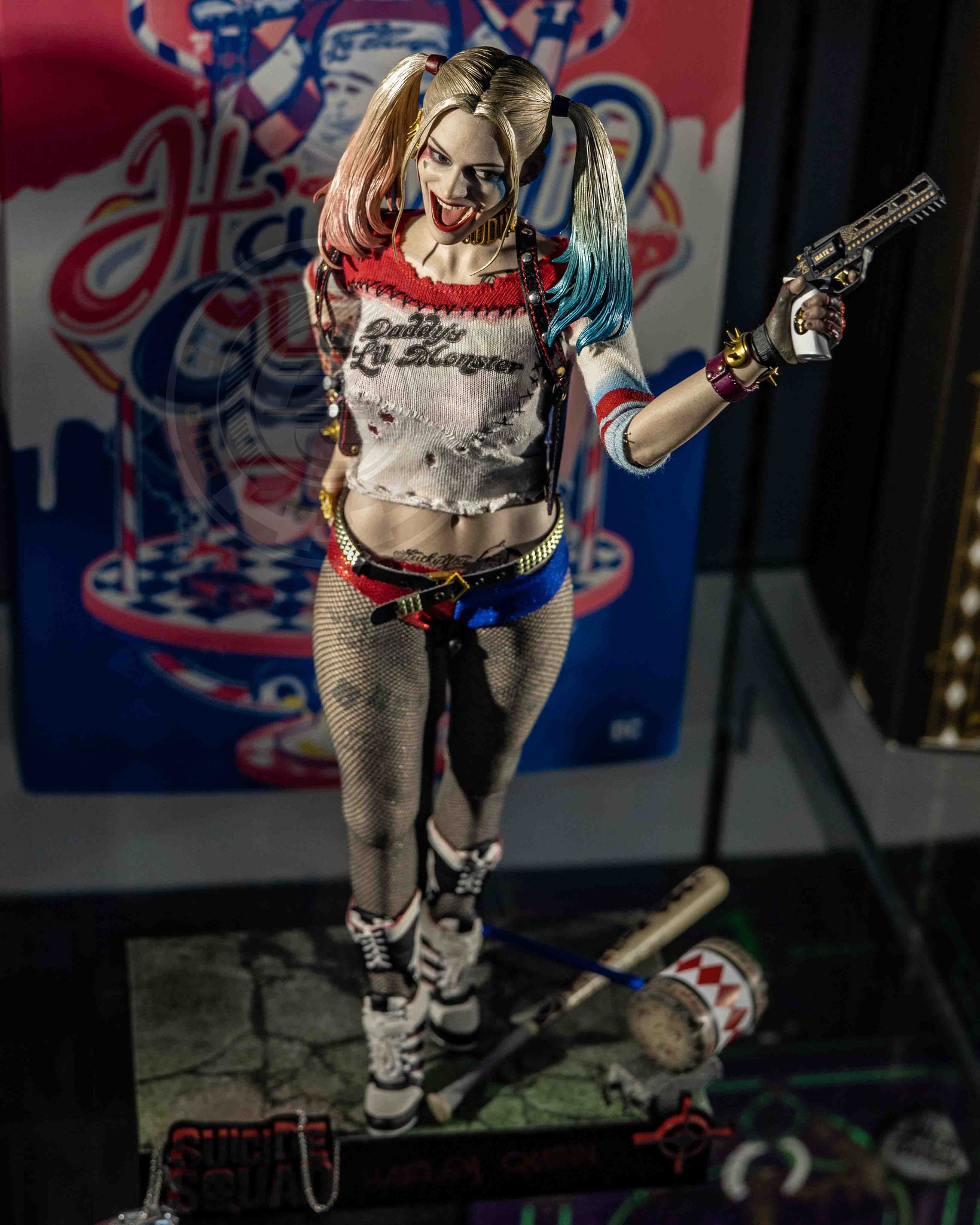 brendon yee recommends Hot Harley Quinn Images