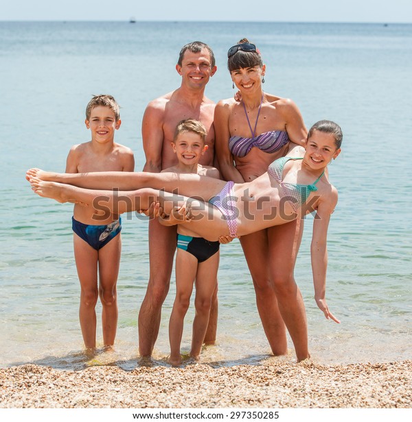 family nudist pics and videos