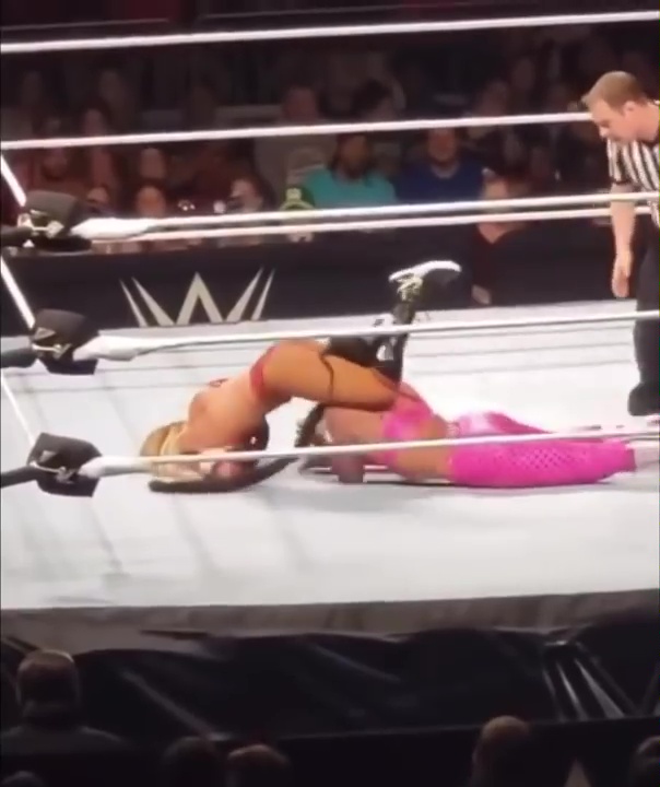 dana carver recommends Female Wrestlers Wardrobe Malfunctions