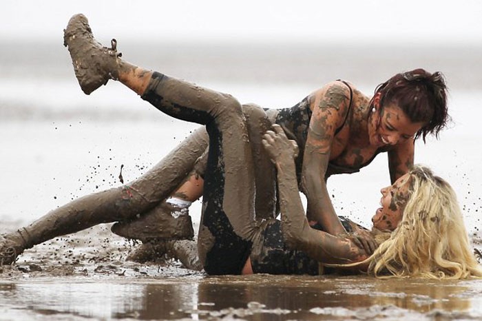 girls mud wrestling video