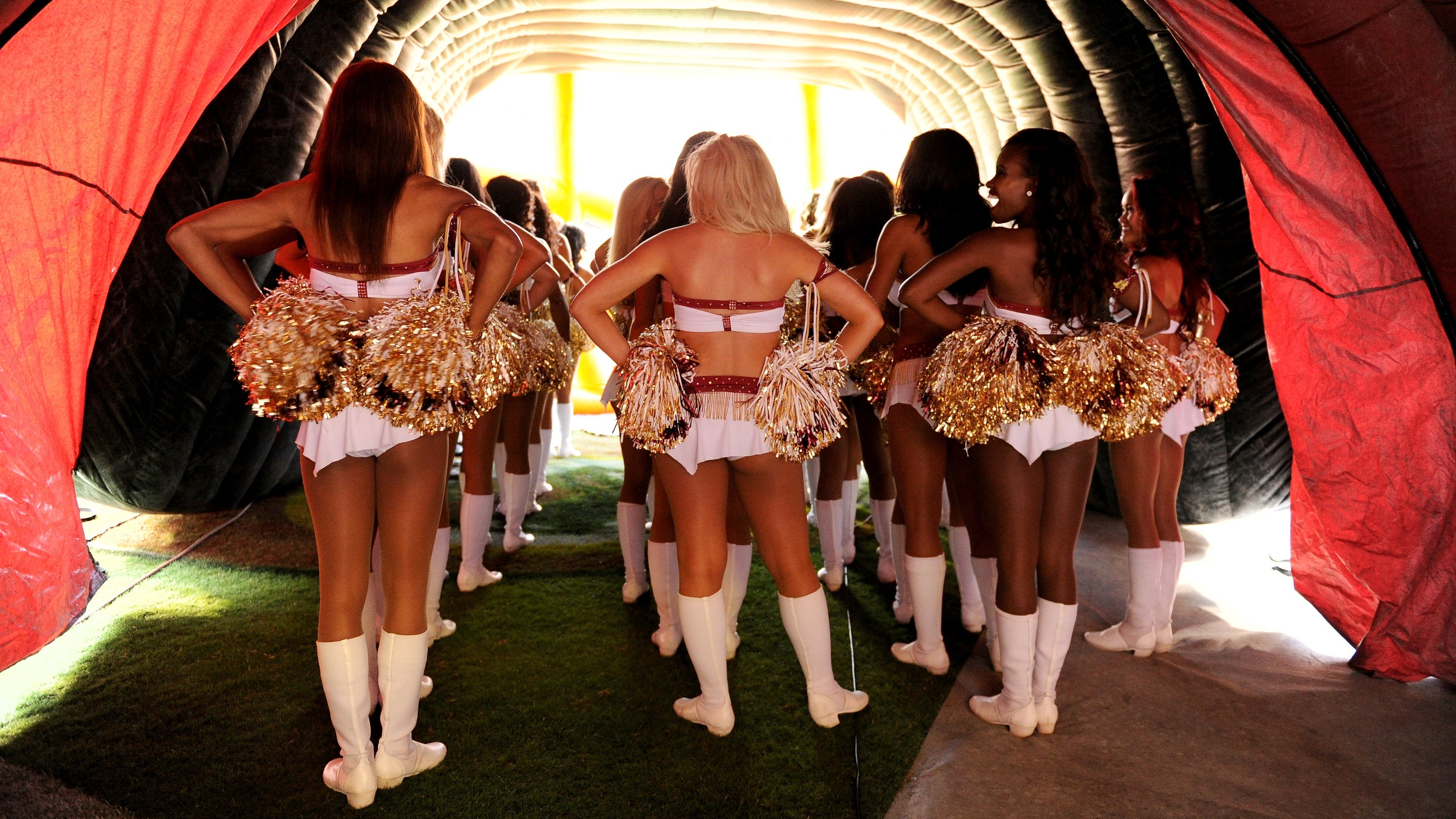 anthony barns add high school cheerleaders twerking photo