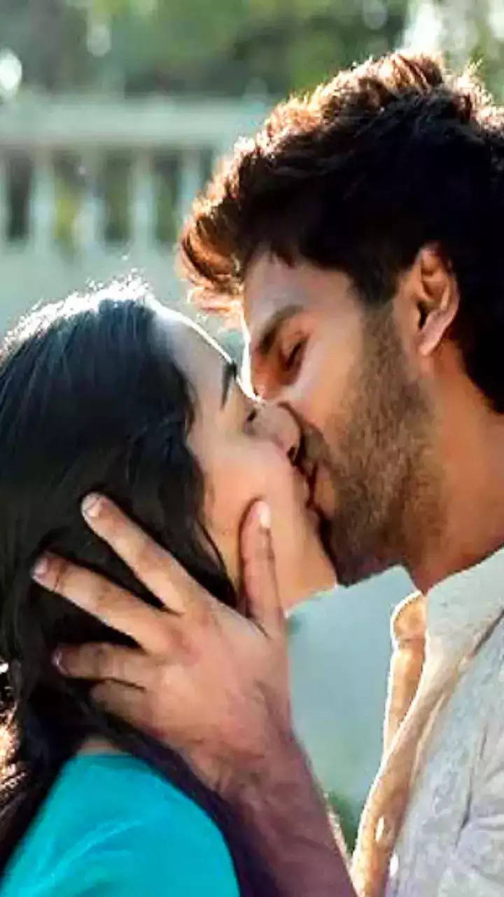 dana deems share hindi movies kissing scenes photos