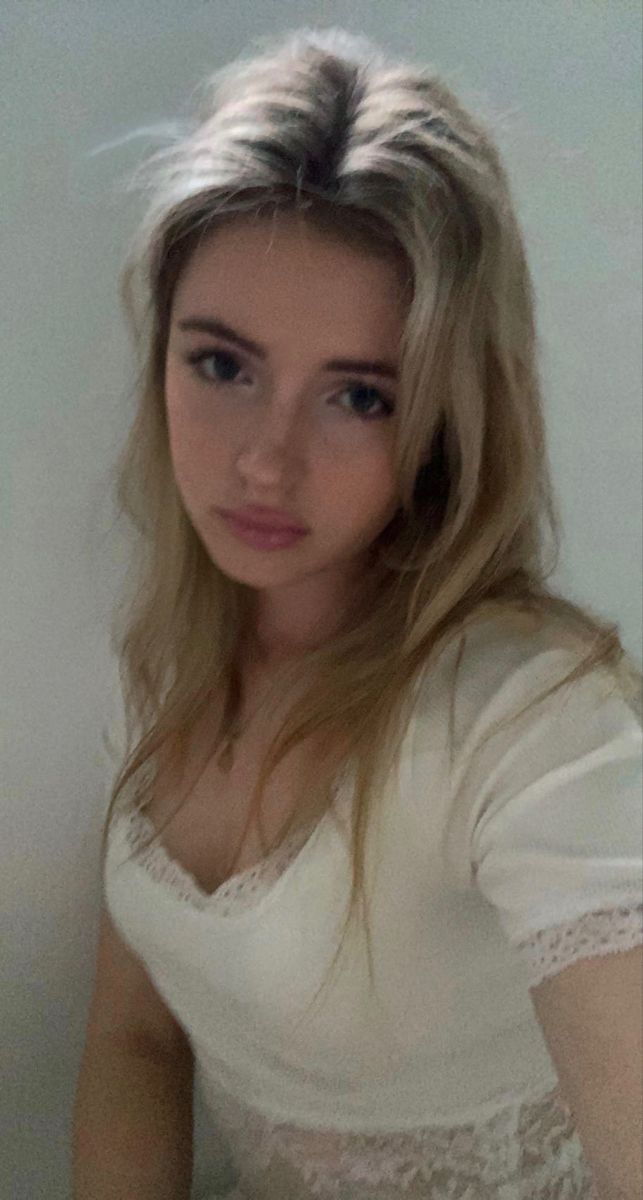 Hot Blonde Teen Selfie macool topless