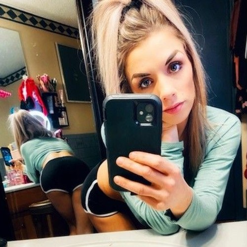 daniel christopher james recommends hot blonde teen selfie pic