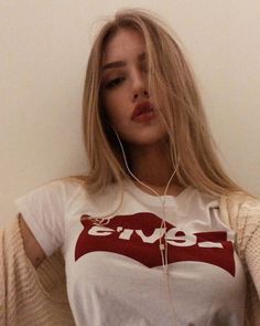 danielle giddings recommends Hot Blonde Teen Selfie