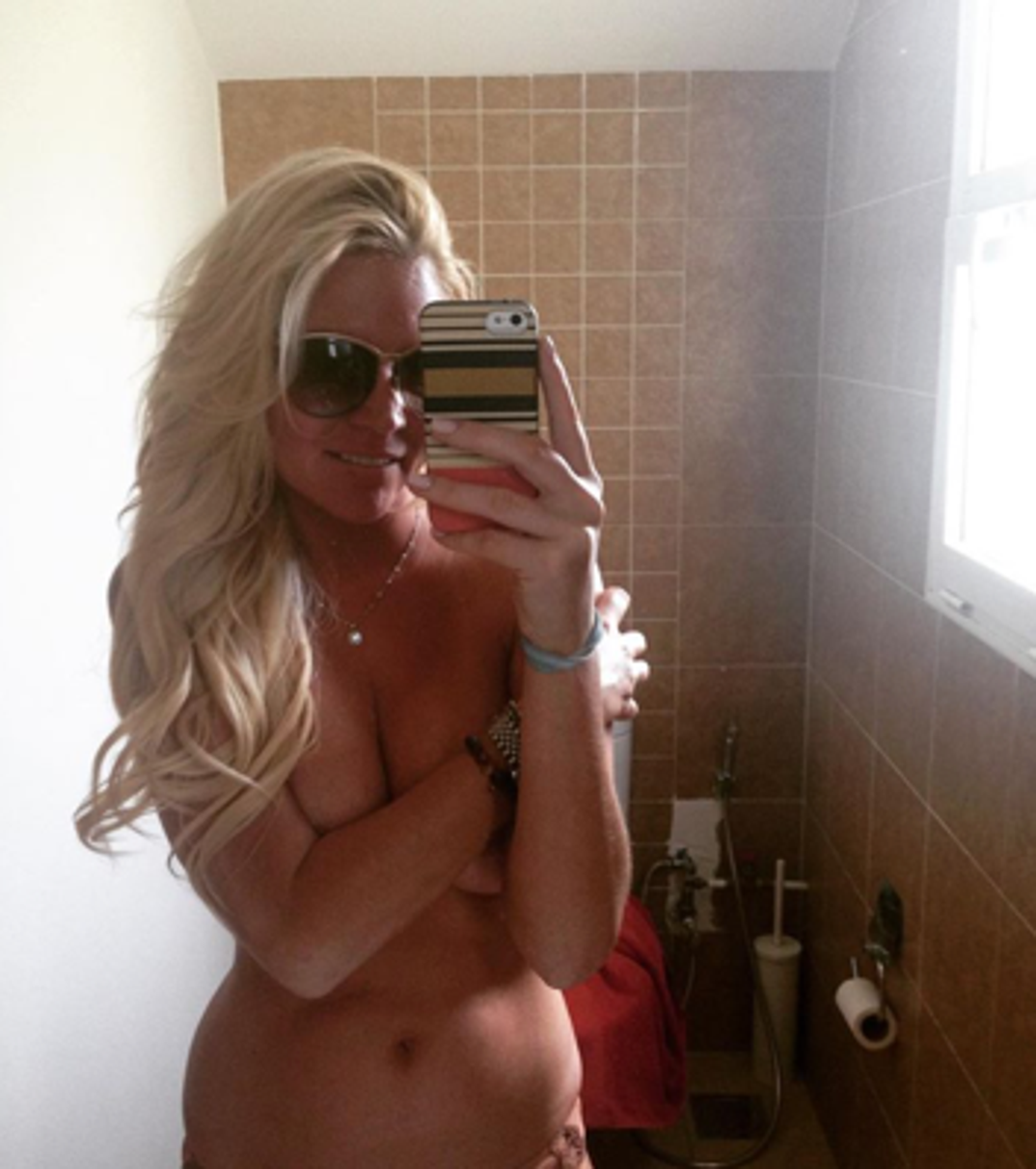alex keedwell share hot blondes selfies photos