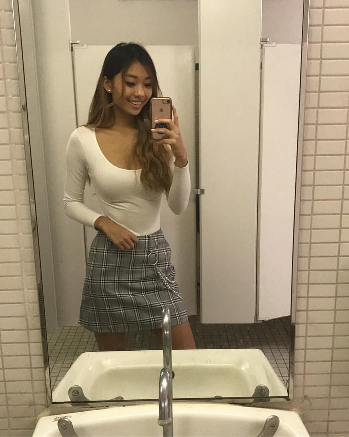 charlotte steel add hot girl bathroom selfie photo