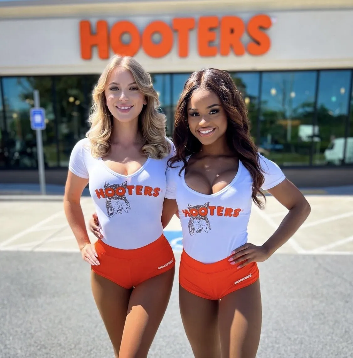 allan hood recommends hot hooters chicks pic