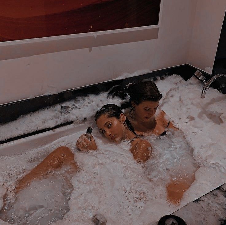 casa de refugio recommends Hot Lesbians In Bathtub