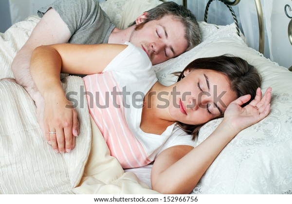 Husband Wife In Bed ccerpu sjfoovo