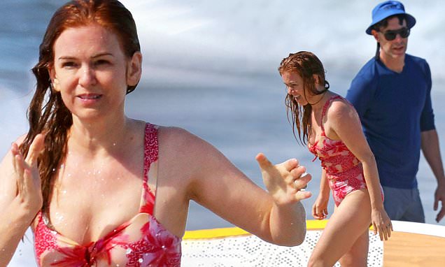 alan gaye recommends isla fisher in bikini pic