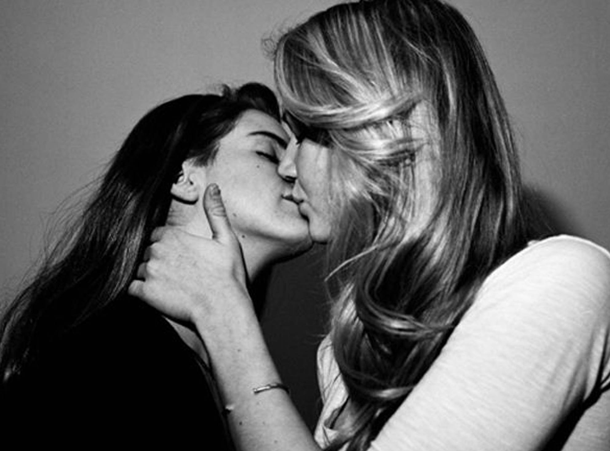 angela d russell add jennifer lawrence lesbian kiss photo