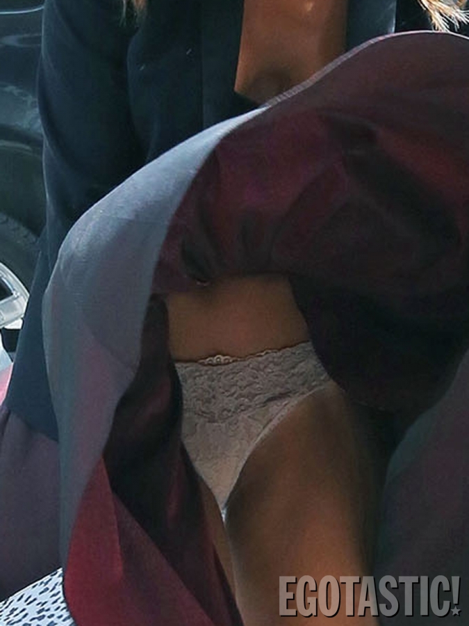 jessica alba upskirt