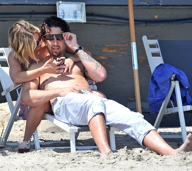 arlyn almario recommends Kaley Cuoco Nude Beach