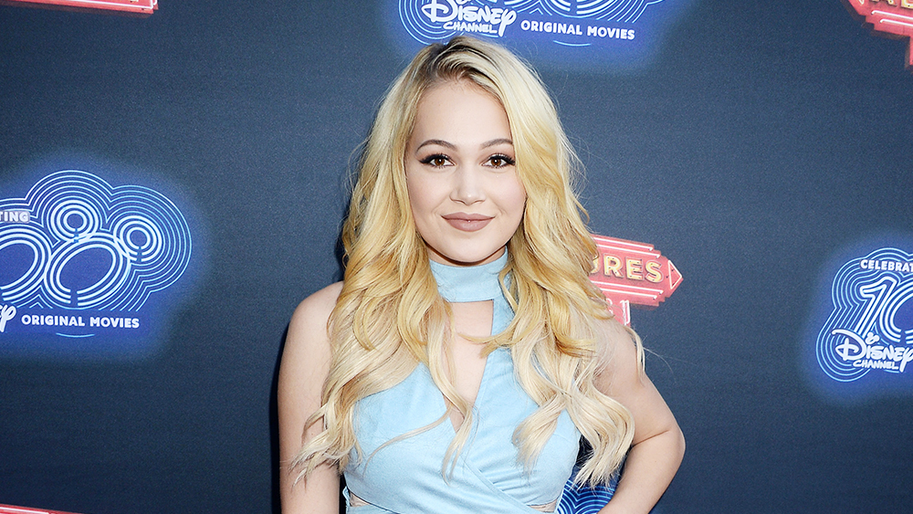 daniel zuluaga recommends Kelli Berglund Cleavage