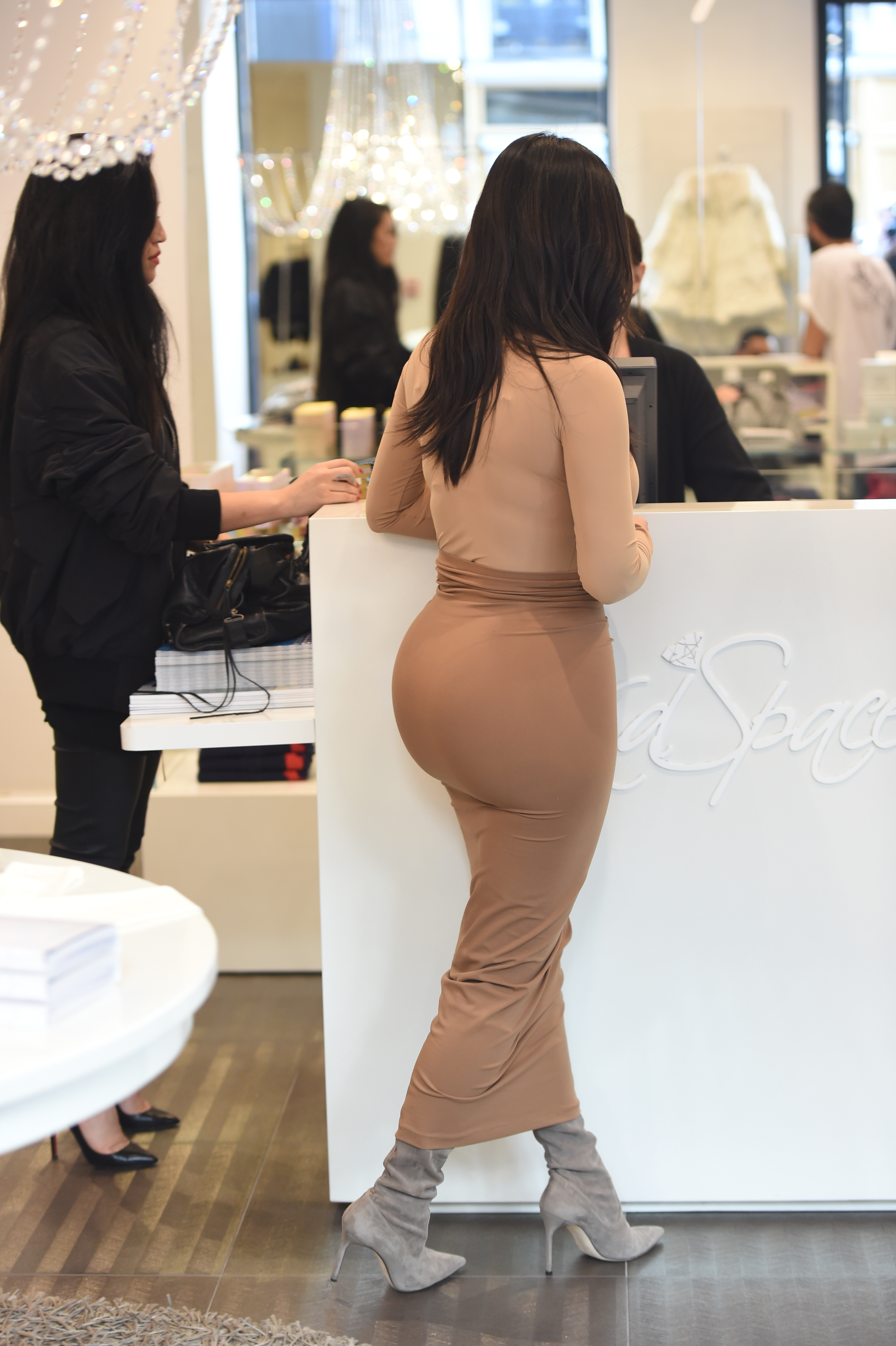 amanda dufault add kim kardashian huge booty photo