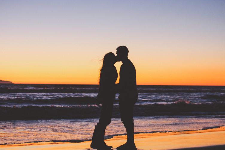 barbara buttler add photo kissing on the beach