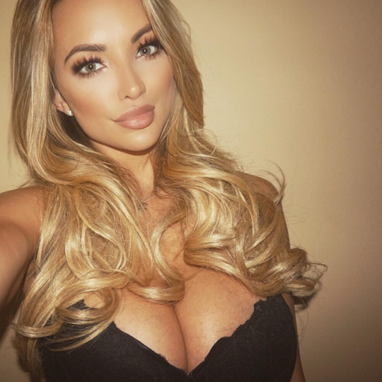 lindsey pelas boob size