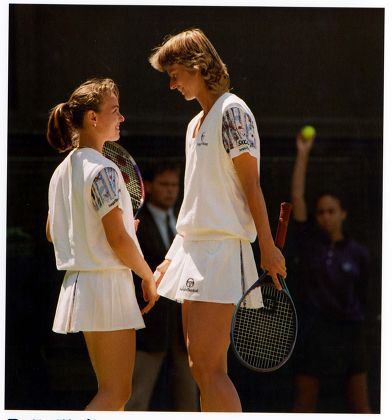 martina hingis up skirt