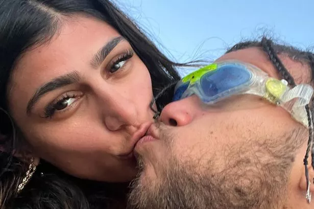 derrick dansby recommends Mia Khalifa Kiss