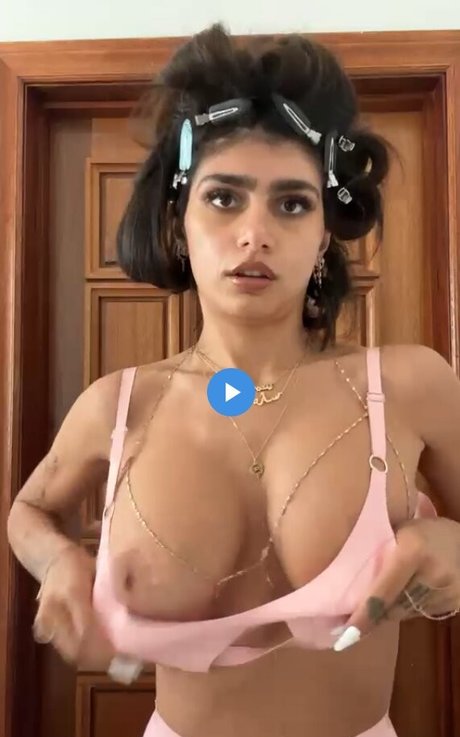 andrada dumitru recommends Mia Khalifa Nip Slip