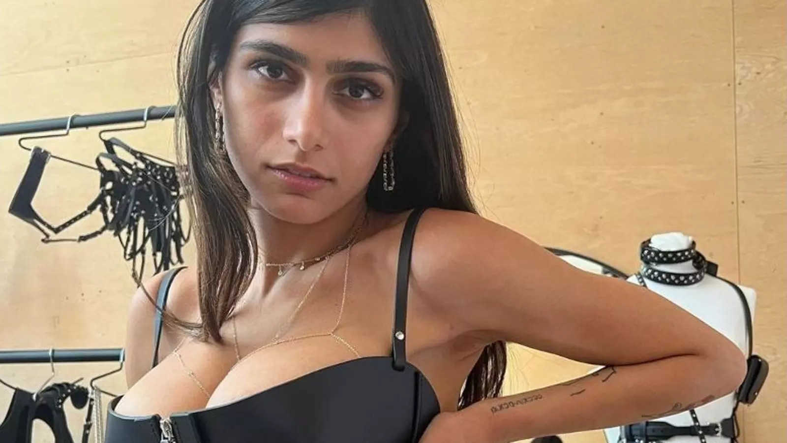 barrett conrad recommends Mia Khalifa Official Facebook