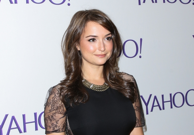 caitlin glennon add photo milana vayntrub selfies