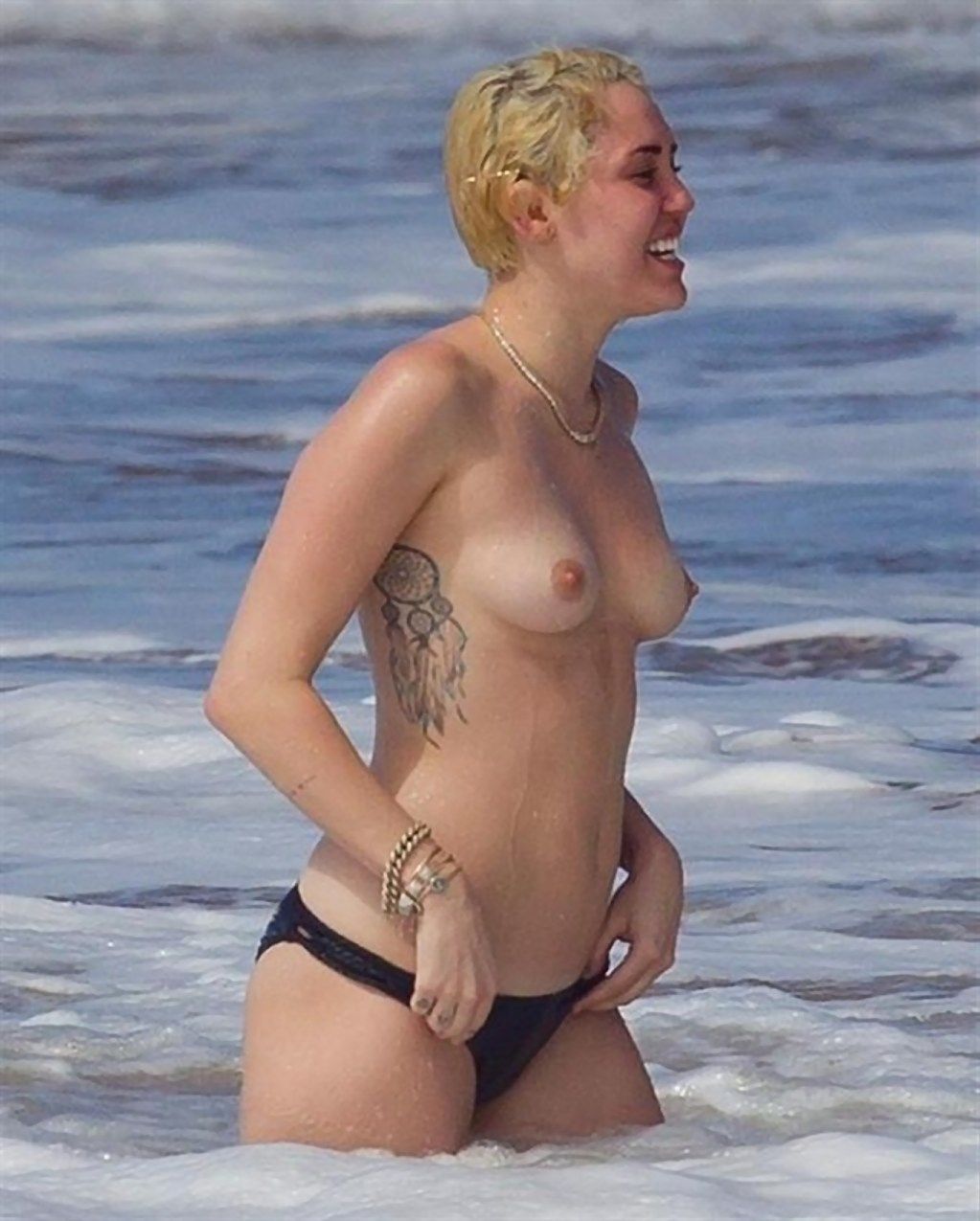 dave oxner share miley cyrus nude on beach photos