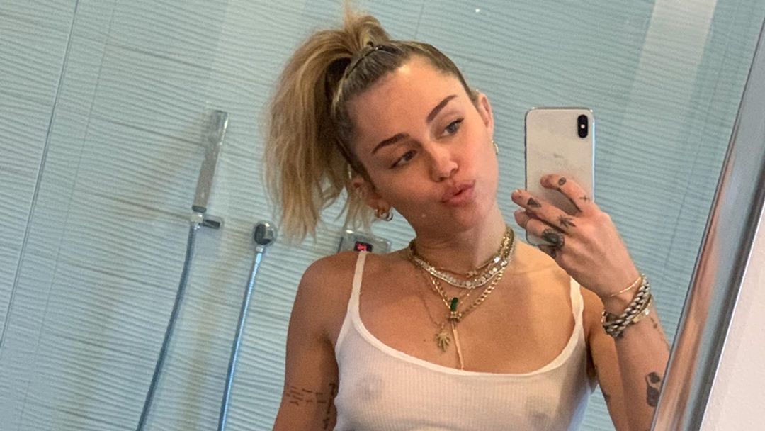 alicia shephard recommends Miley Cyrus Shows Boobs