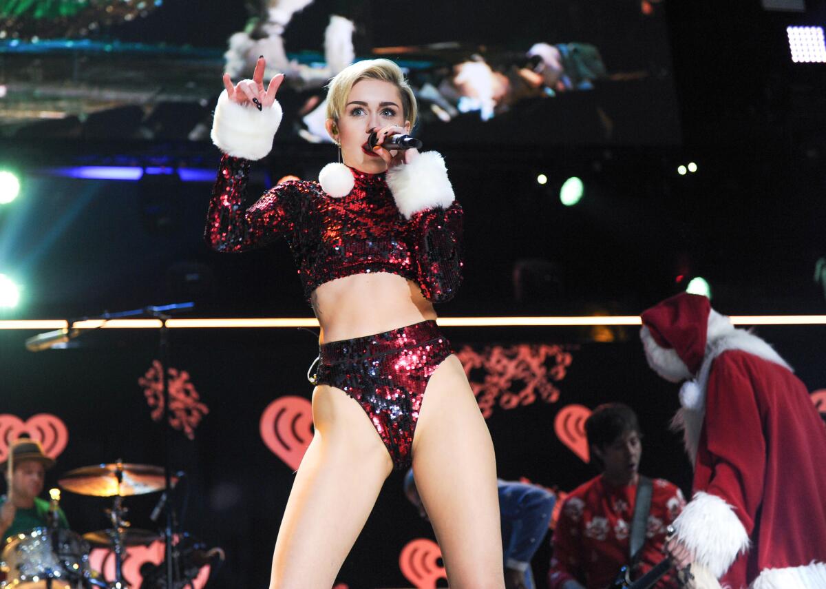 miley cyrus topless concert