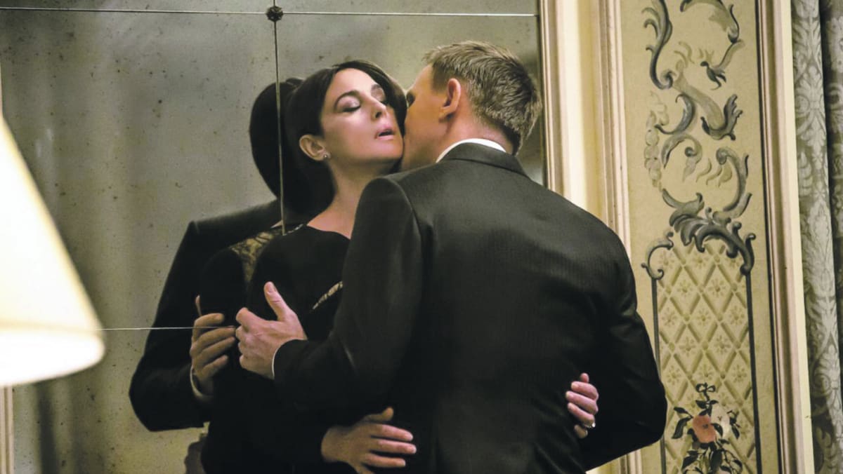 allison wolfe share monica bellucci love scene photos