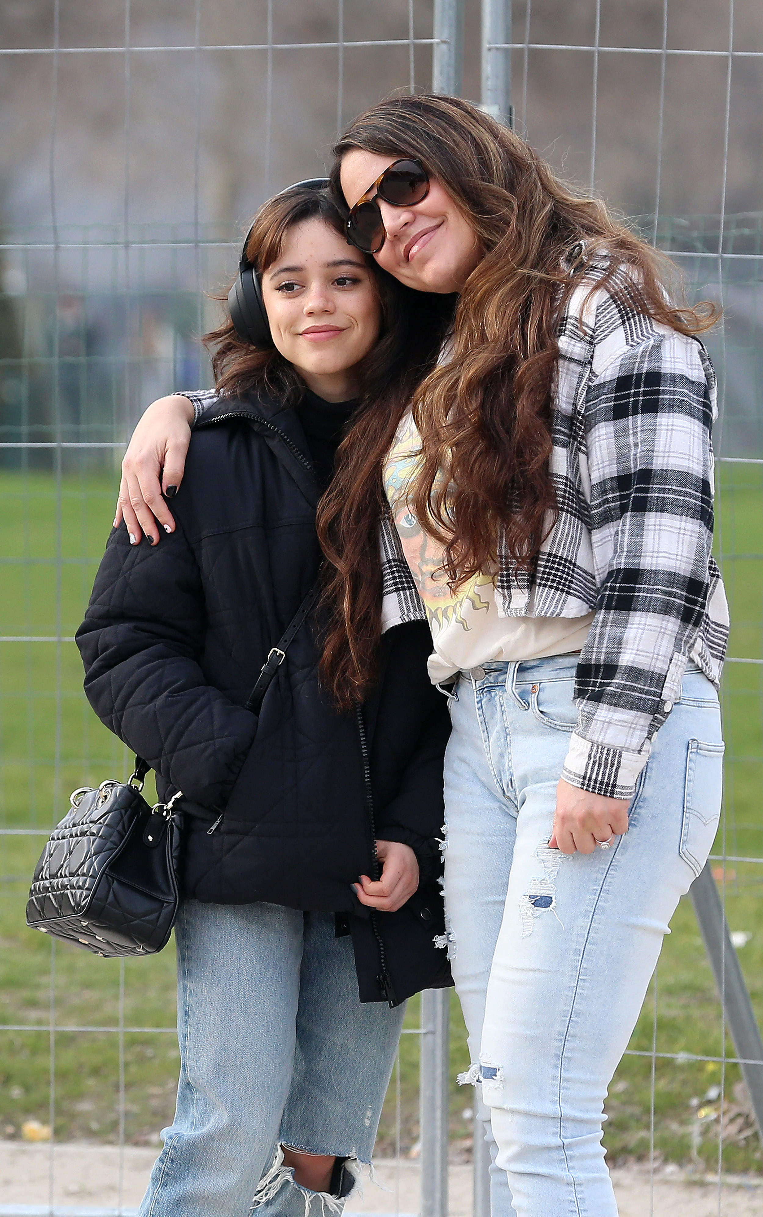 alex doggett recommends mother daughter smoking cigarettes pic