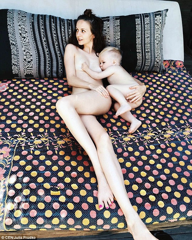 carol chumney recommends mother naked in front of son pic